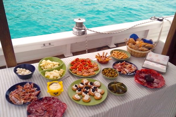 Segelyacht Mallorca Segeltörn Charter Mallorca Segelspass Mallorca Daycharter Tagestörn Katamaran Charter Mallorca Tagescharter Bootsausflug Event Incentive Mallorca Betriebsausflug Maretime Events Segelyacht Mallorca Segeltörn Charter Mallorca Segelspass Mallorca Daycharter Tagestörn Katamaran Charter Mallorca Tagescharter Bootsausflug Event Incentive Mallorca Betriebsausflug Maretime Events